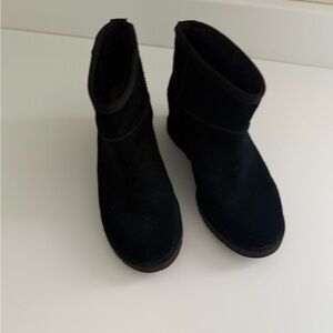 UGG Black Ankle Boots with Suede Upper and Flat Sole